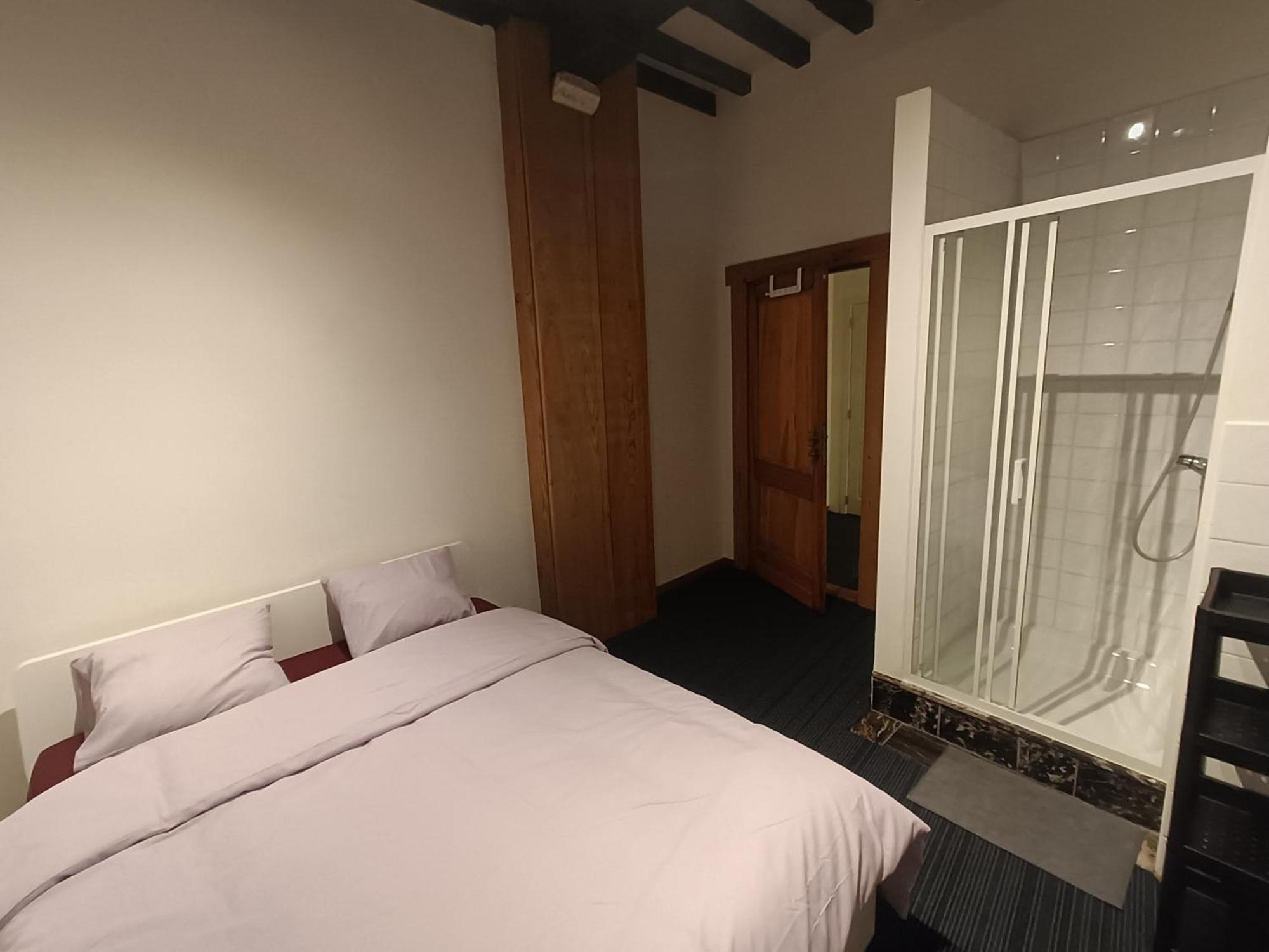 Viktoria Hostel แอนต์เวิร์ป ภายนอก รูปภาพ