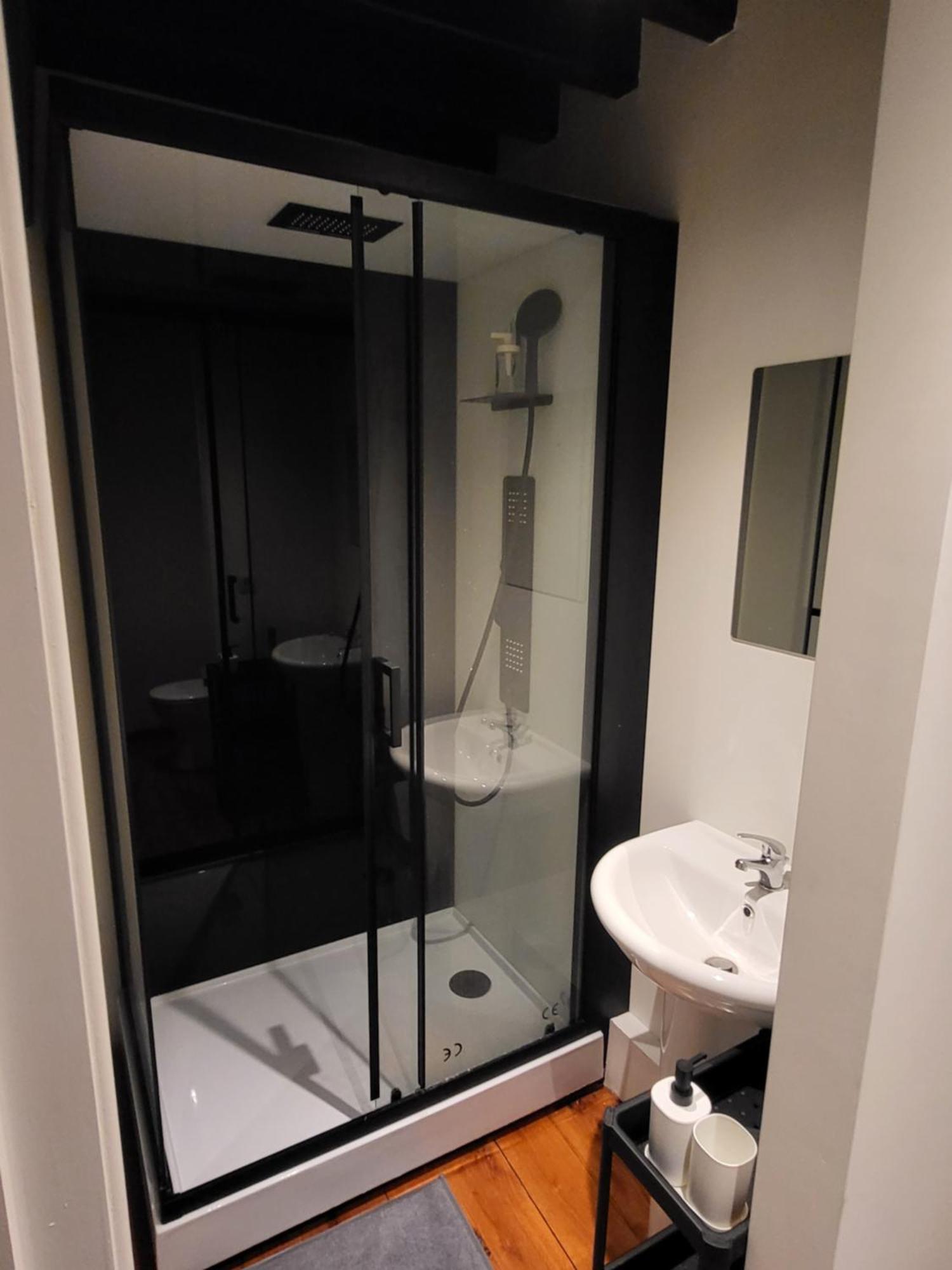 Viktoria Hostel แอนต์เวิร์ป ภายนอก รูปภาพ